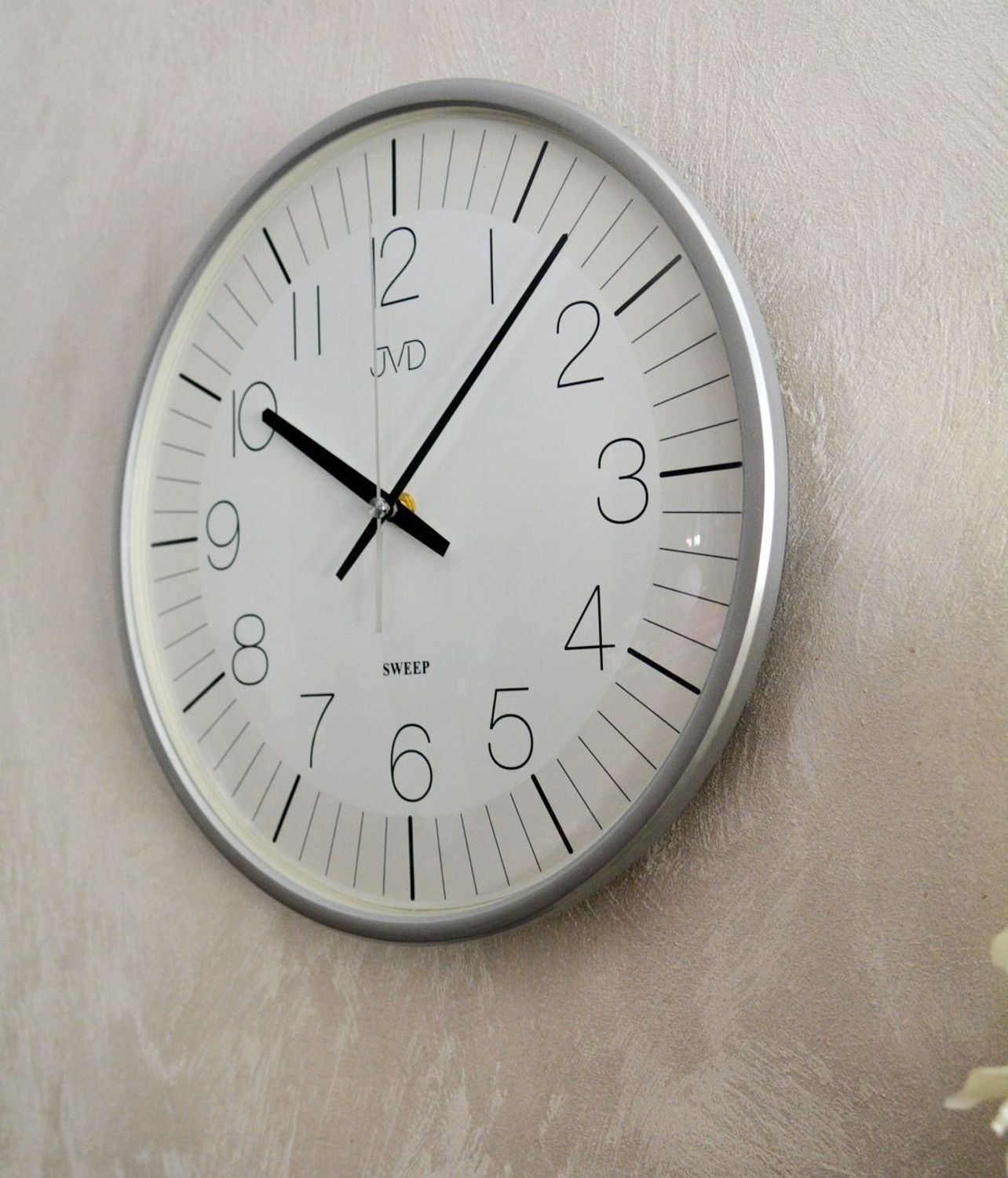 Zegar ścienny JVD 33 cm z cichym mechanizmem HX8019.1 srebrny. Zegar ścienny JVD. Zegarek ścienny z cichym mechanizmem. Ścienny zegar do pokoju. Zegar ścienny JVD na prezent..jpg
