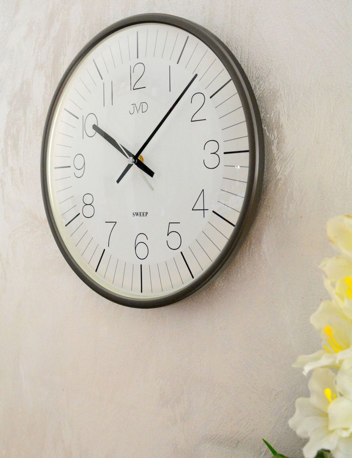 Zegar ścienny JVD 33 cm z cichym mechanizmem HX8019.2 szary. Zegar ścienny JVD. Zegarek ścienny z cichym mechanizmem. Ścienny zegar do pokoju. Zegar ścienny JVD na prezent..jpg