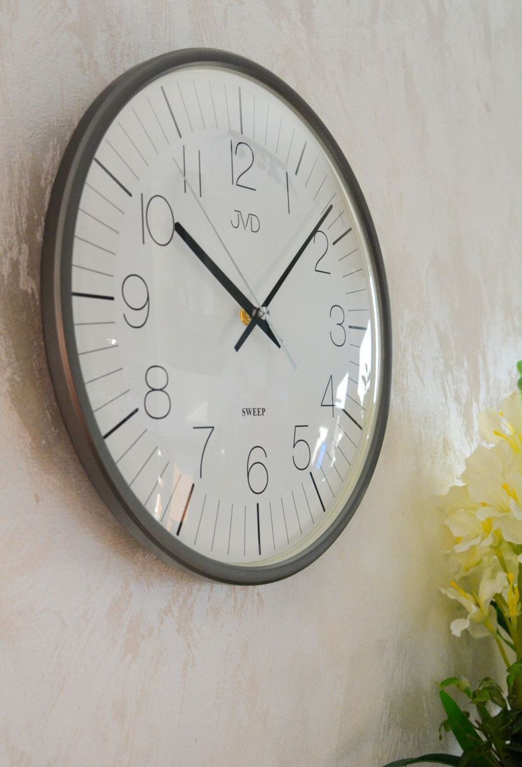 Zegar ścienny JVD 33 cm z cichym mechanizmem HX8019.2 szary. Zegar ścienny JVD. Zegarek ścienny z cichym mechanizmem. Ścienny zegar do pokoju. Zegar ścienny JVD na prezent..jpg
