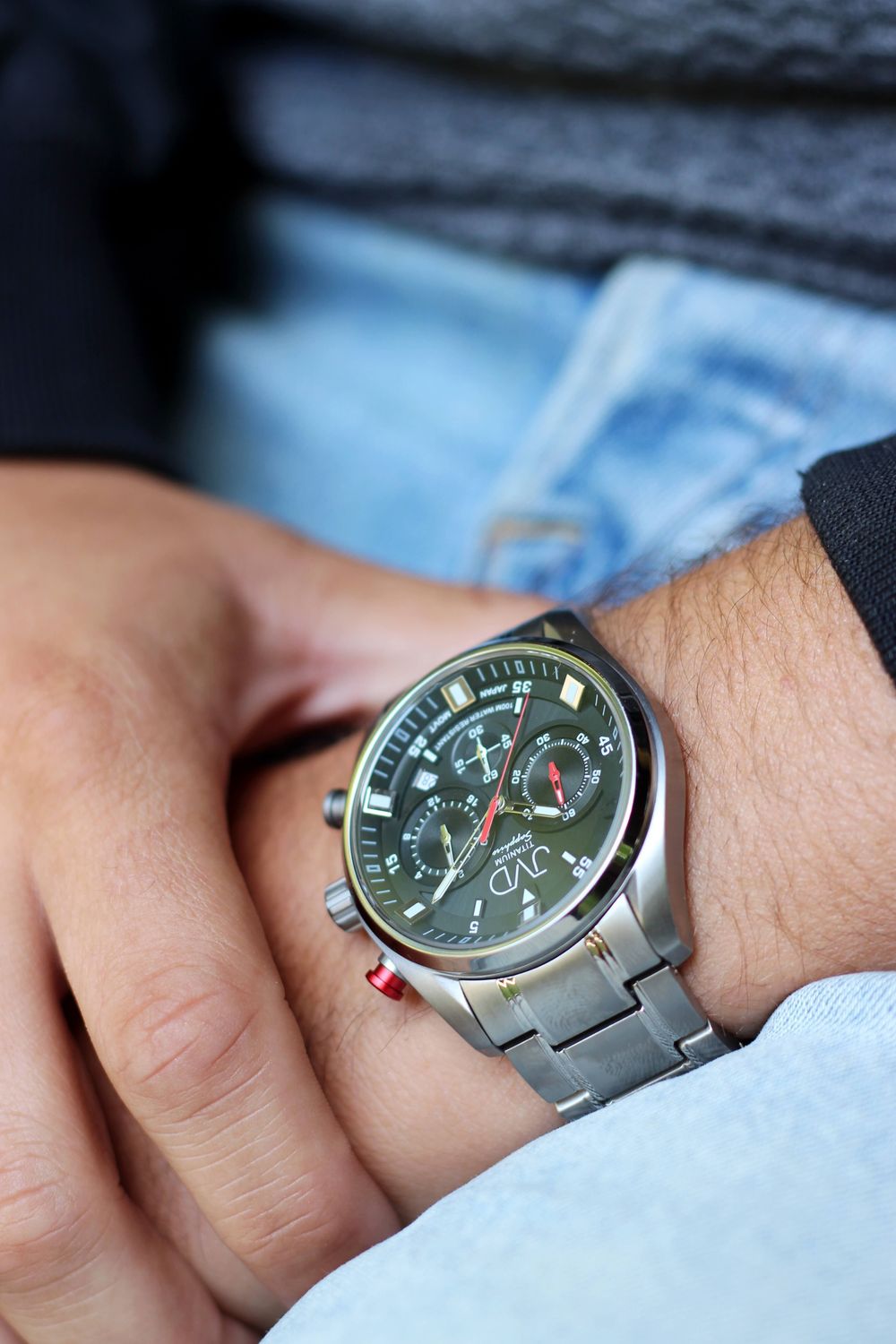 Zegarek męski JVD tytanowy na bransolecie Chronograf JE2005.1.  Zegarek męski srebrny. Zegarek tytanowy. Zegarek męski na bransolecie. Zegarek z datownikiem. Zegarek męski klasyczny. Zegarek ze stoperem. Zegarek idealny na prezent..jpg
