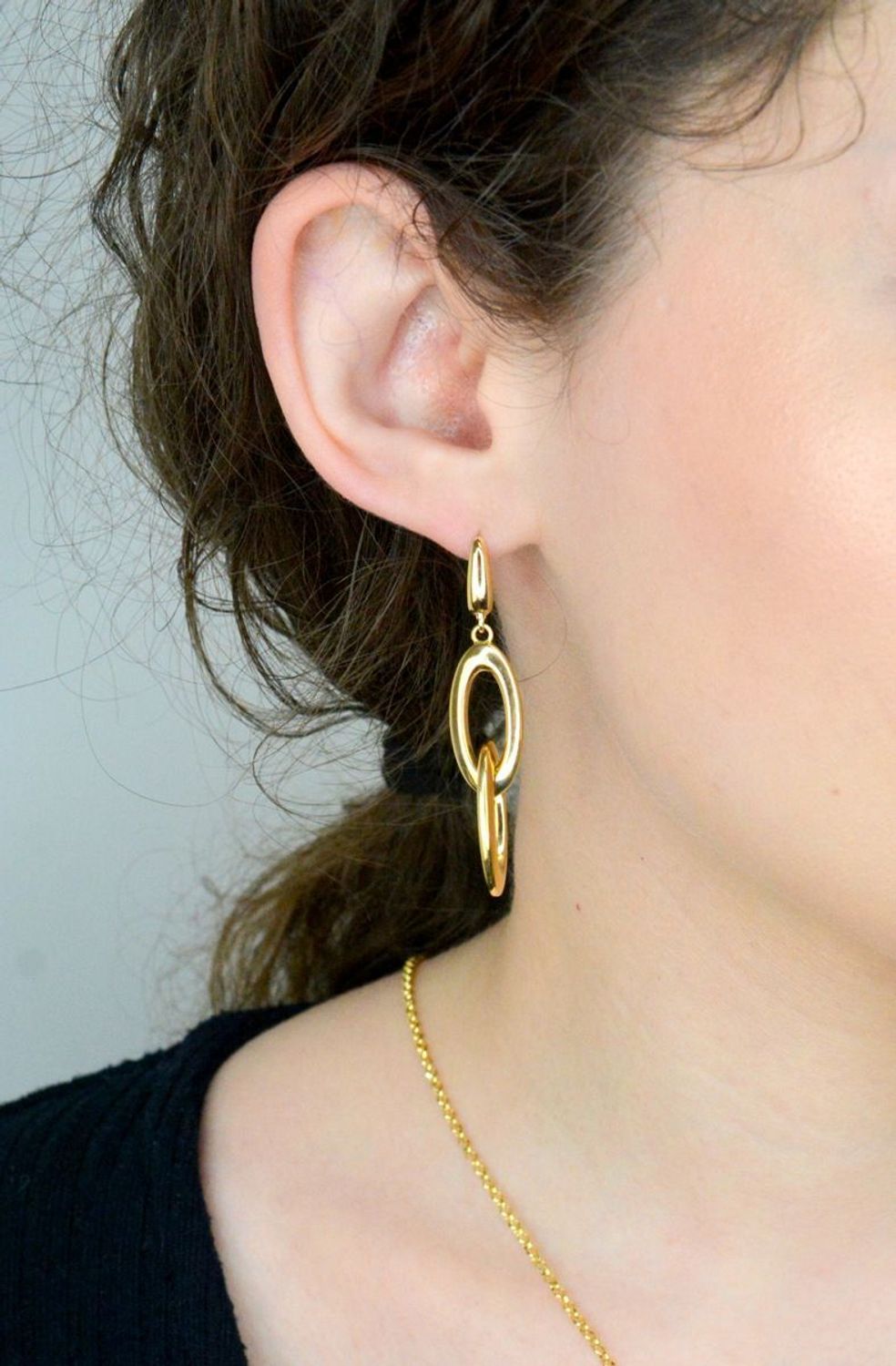 Kolczyki złote wiszące owalne pr 585, DIA-KLC-011134-585 Złote kolczyki wykonane z najwyższej jakości żółtego złota, próba 585. Kolczyki w kształcie podwójnych owalnych ogniw1.jpg