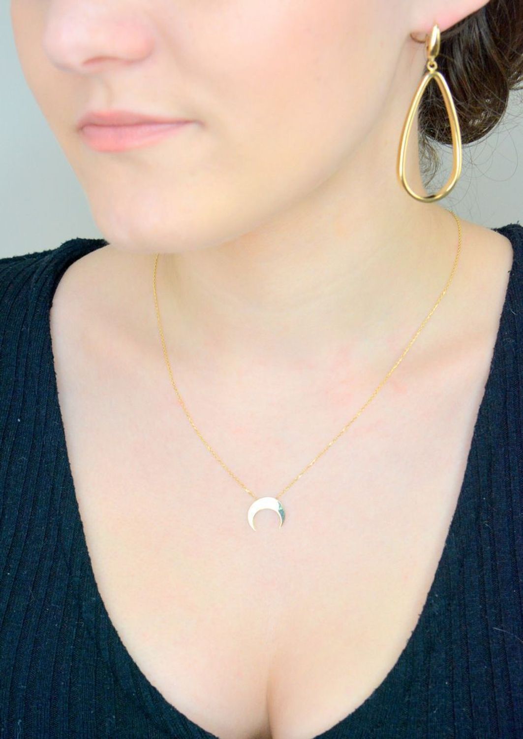 Kolczyki złote wiszące łezki pr 585, DIA-KLC-013846-585 Złote kolczyki wykonane z najwyższej jakości żółtego złota, próba 585. Kolczyki w kształcie łezki, wpisujące się w obecne trendy modowe.1.jpg