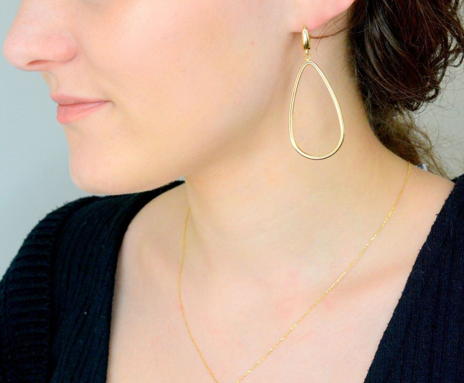 Kolczyki złote wiszące łezki pr 585, DIA-KLC-013846-585 Złote kolczyki wykonane z najwyższej jakości żółtego złota, próba 585. Kolczyki w kształcie łezki, wpisujące się w obecne trendy modowe.1.jpg