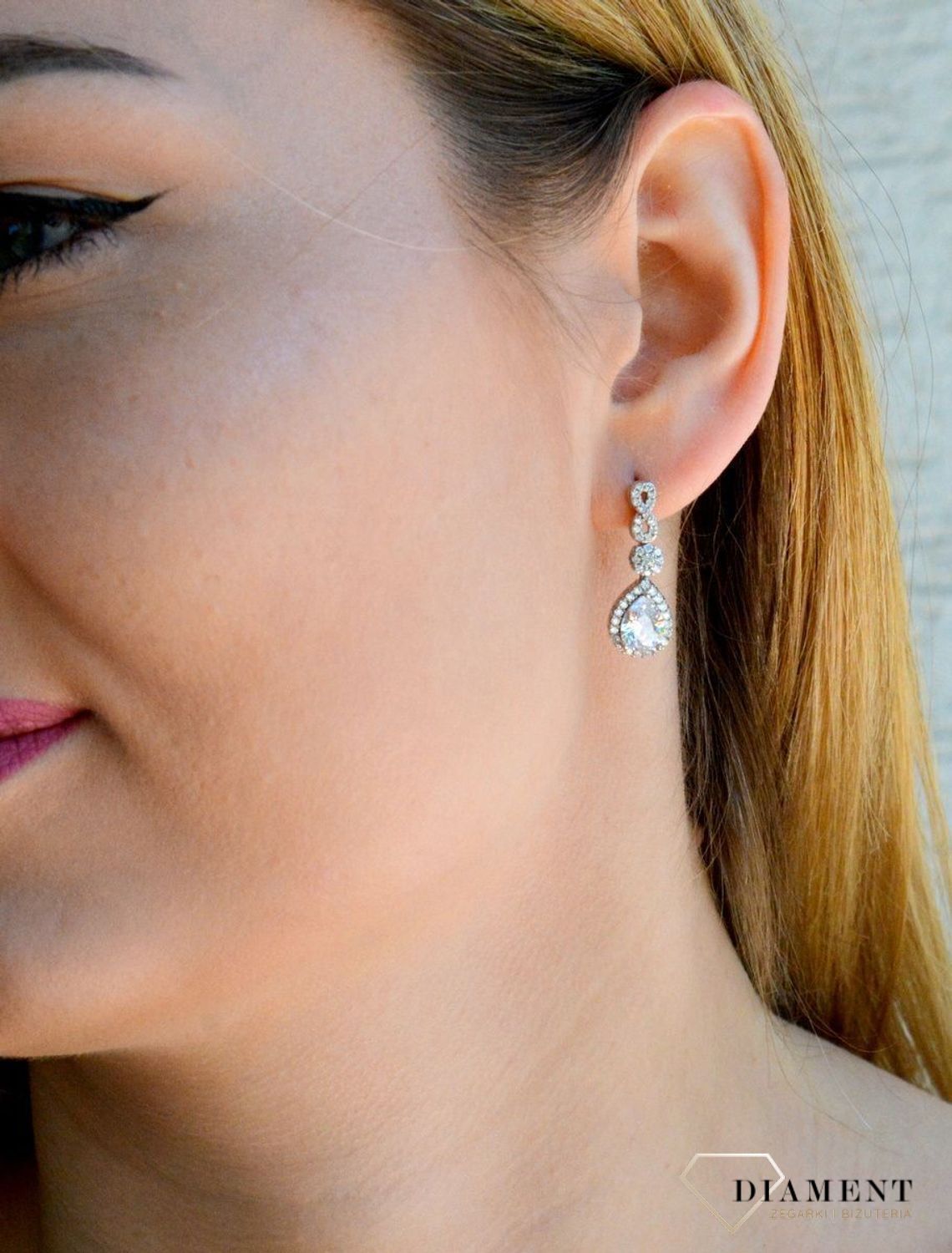 Srebrne kolczyki wiszące łezki ze znakiem nieskończoność w cyrkoniach DIA-KLC-0702-925 .Cudowne, proste idealnie wykończone kolczyki. Kolczyki z zapięciem na sztyft jest to bardzo wygodne zapięcie..jpg