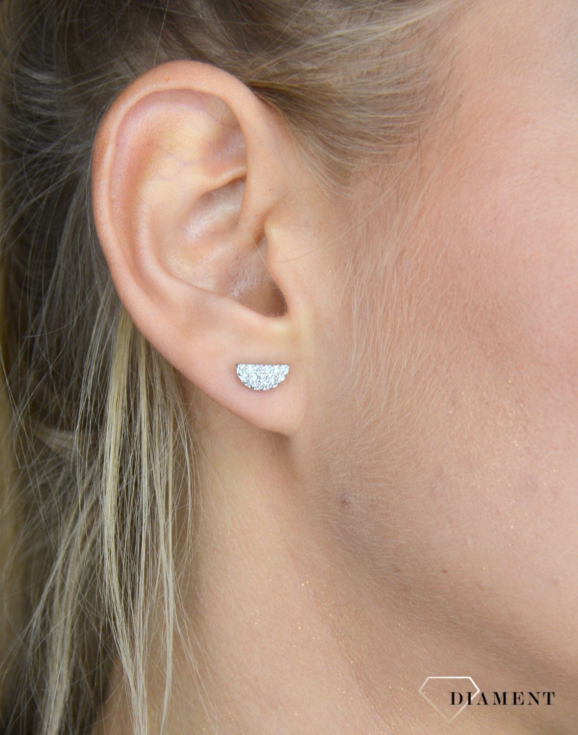 Kolczyki srebrne ozdobione cyrkonią.jpg