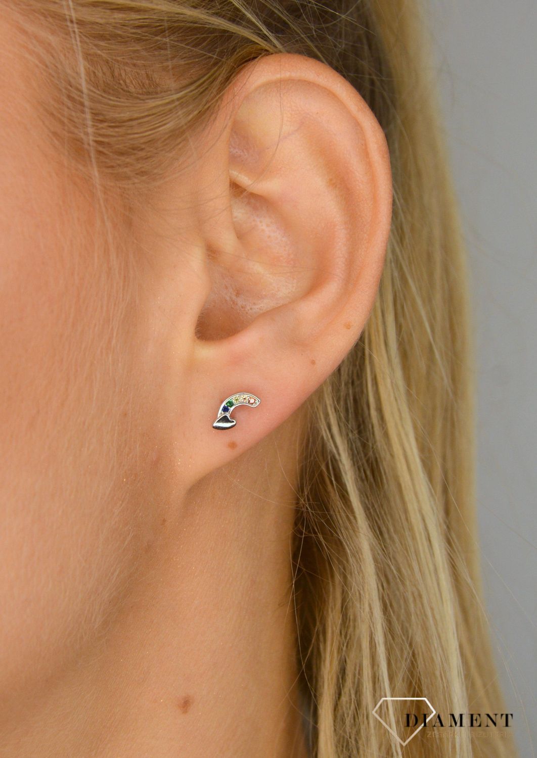 Kolczyki srebrne dla dziewczynki z kolorową cyrkonią.jpg