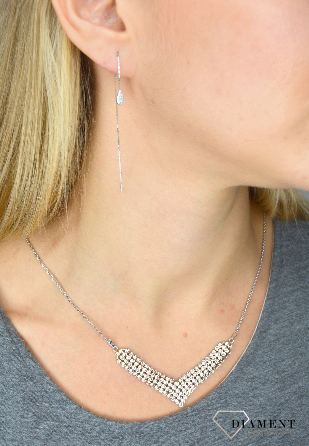 Kolczyki srebrne zakończone łezką z cyrkonią.jpg