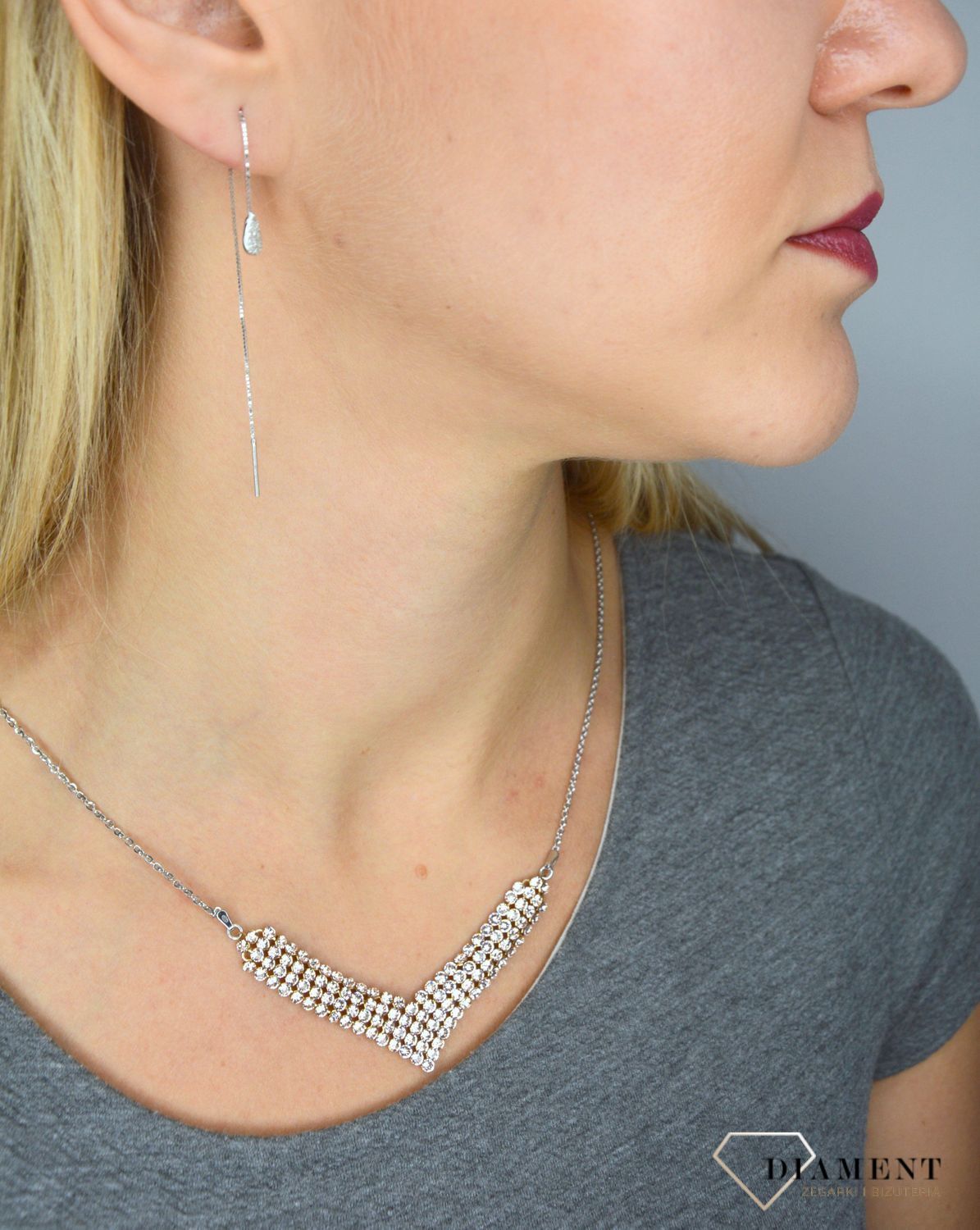 Kolczyki srebrne zakończone łezką z cyrkonią.jpg