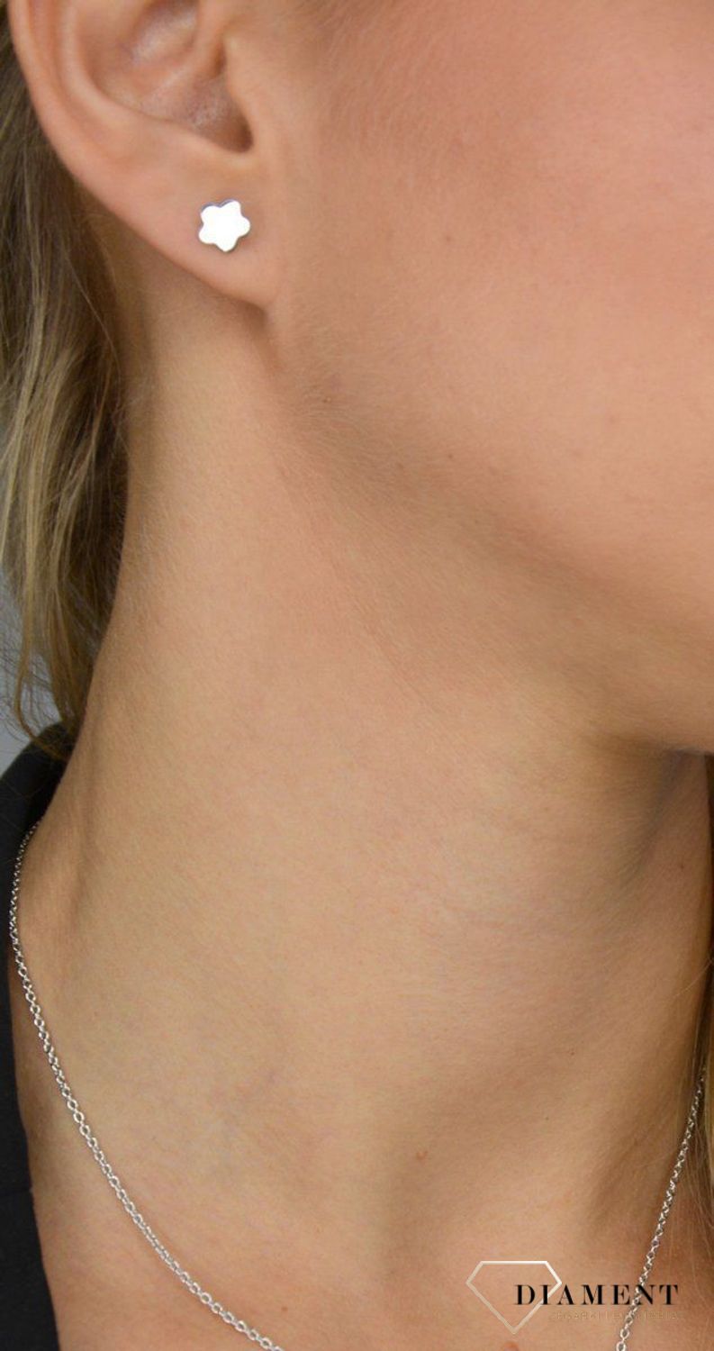 Kolczyki srebrne gładkie kwiatki.jpg