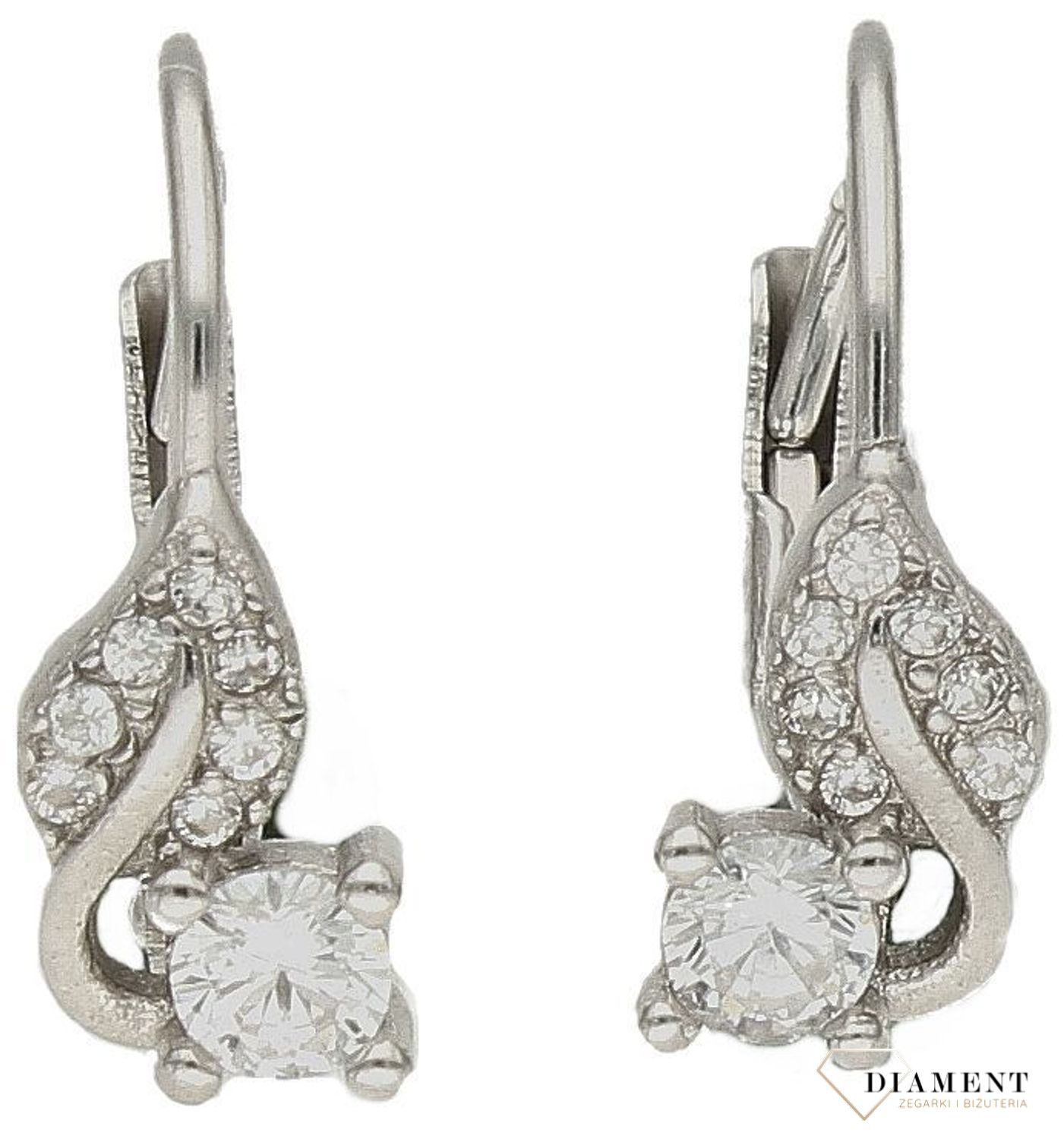 Kolczyki srebrne Listki z cyrkonią DIA-KLC-10000-925. Kolczyki srebrne dla dziewczynki. Pomysł na prezent dla dziecka, dla kobiety. Biżuteria z motywem liścia. Modna biżuteria..jpg