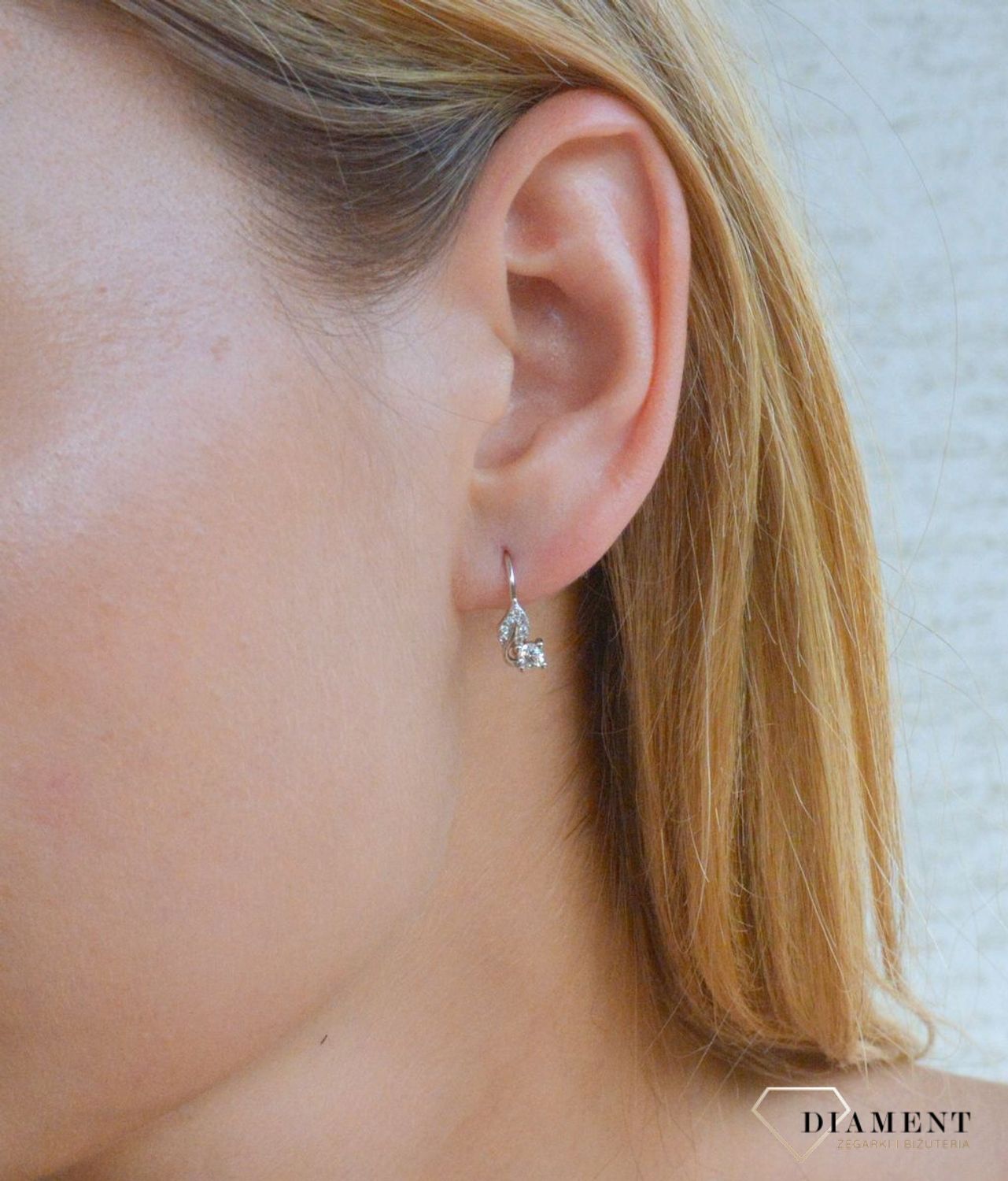 Kolczyki srebrne Listki z cyrkonią DIA-KLC-10000-925. Kolczyki srebrne dla dziewczynki. Pomysł na prezent dla dziecka, dla kobiety. Biżuteria z motywem liścia. Modna biżuteria..jpg