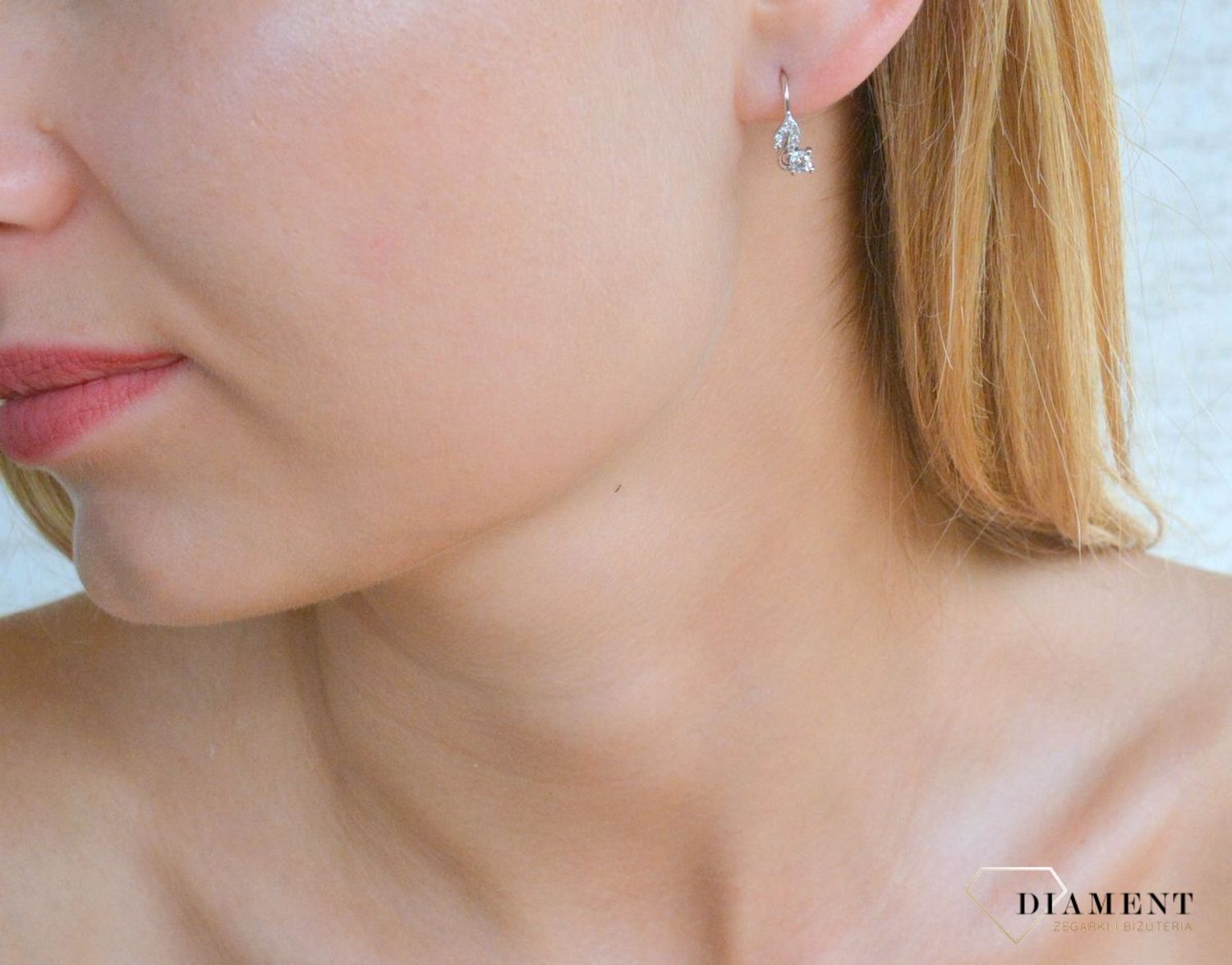 Kolczyki srebrne Listki z cyrkonią DIA-KLC-10000-925. Kolczyki srebrne dla dziewczynki. Pomysł na prezent dla dziecka, dla kobiety. Biżuteria z motywem liścia. Modna biżuteria..jpg