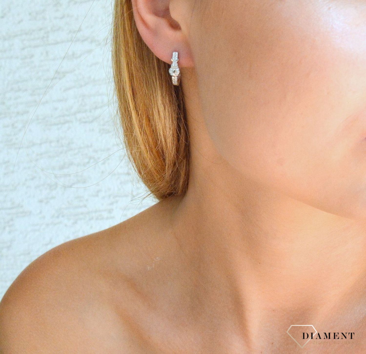 Srebrne kolczyki dla dziewczynki ozdobione cyrkoniami o wzorze biedronki DIA-KLC-10001-925. Srebrne kolczyki damskie. Kolczyki dziecięce z biedronką. kolczyki srebrne idealne na prezent. Kolczyki z cyrkoniami dla małej dziewcz.jpg