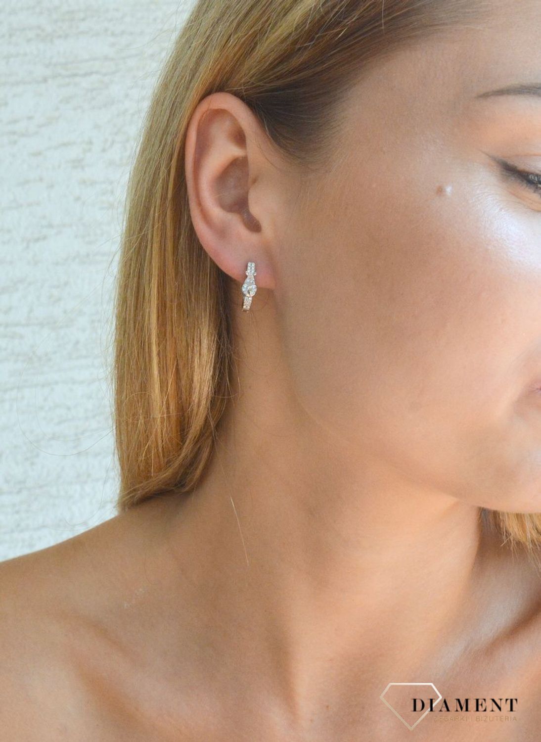 Srebrne kolczyki dla dziewczynki ozdobione cyrkoniami o wzorze biedronki DIA-KLC-10001-925. Srebrne kolczyki damskie. Kolczyki dziecięce z biedronką. kolczyki srebrne idealne na prezent. Kolczyki z cyrkoniami dla małej dziewcz.jpg