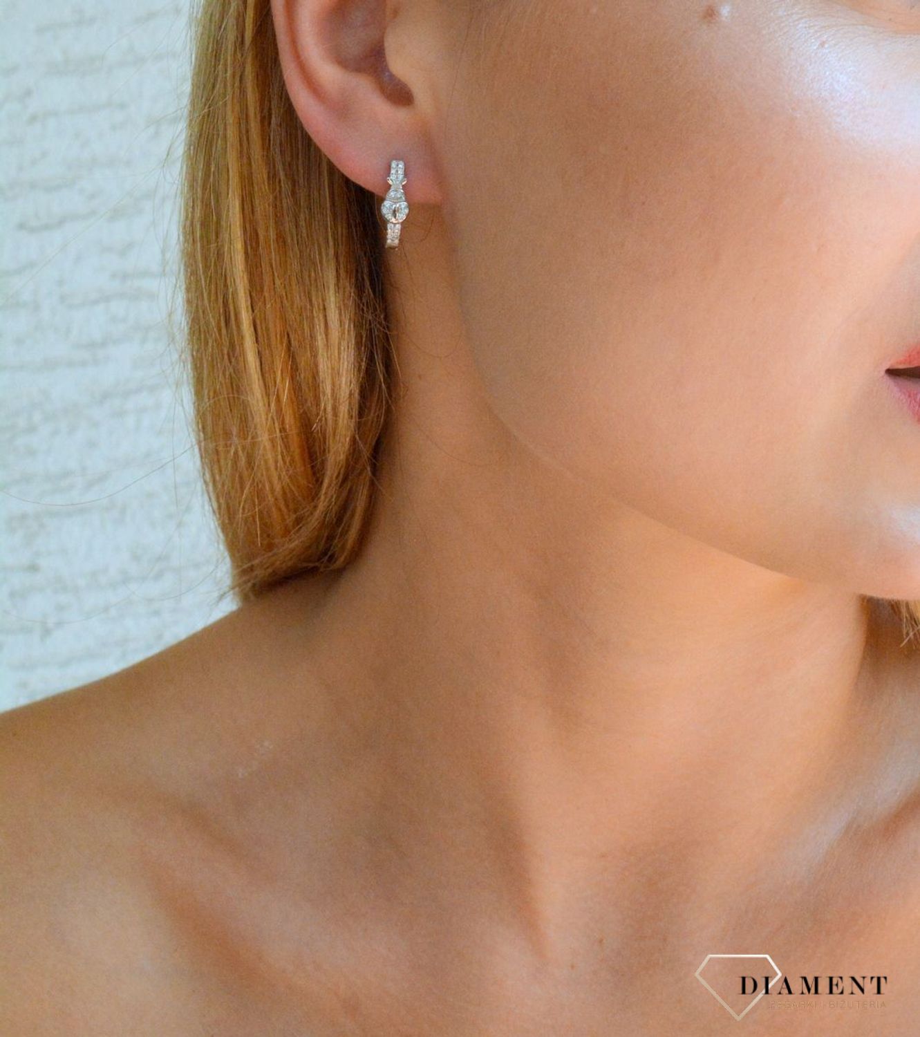 Srebrne kolczyki dla dziewczynki ozdobione cyrkoniami o wzorze biedronki DIA-KLC-10001-925. Srebrne kolczyki damskie. Kolczyki dziecięce z biedronką. kolczyki srebrne idealne na prezent. Kolczyki z cyrkoniami dla małej dziewcz.jpg