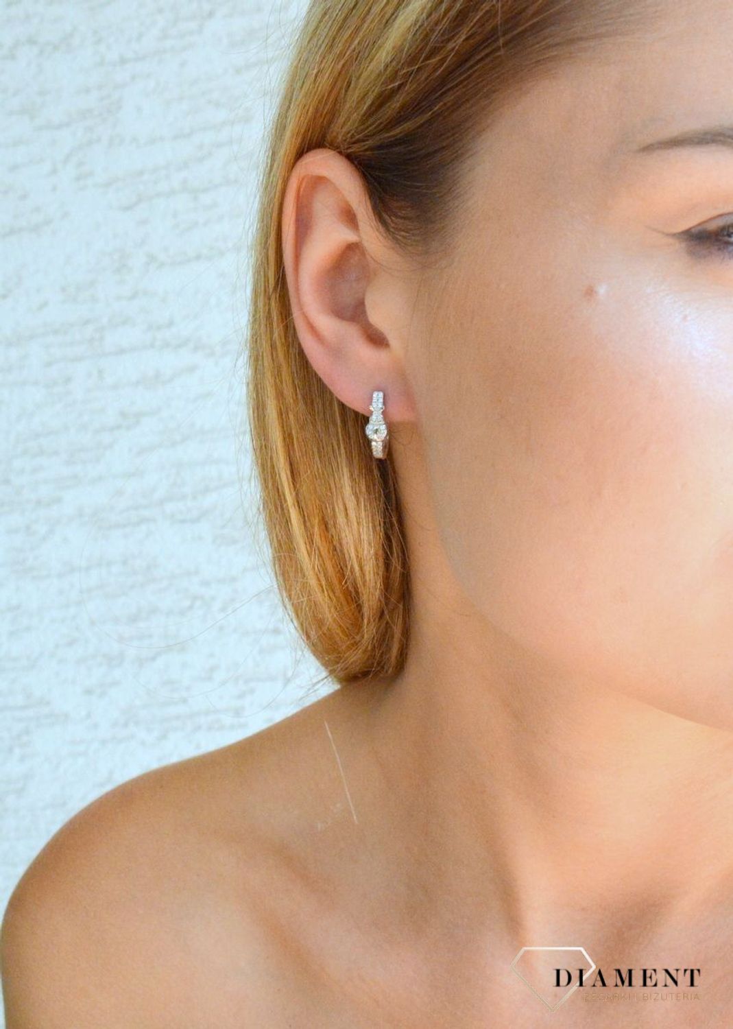 Srebrne kolczyki dla dziewczynki ozdobione cyrkoniami o wzorze biedronki DIA-KLC-10001-925. Srebrne kolczyki damskie. Kolczyki dziecięce z biedronką. kolczyki srebrne idealne na prezent. Kolczyki z cyrkoniami dla małej dziewcz.jpg