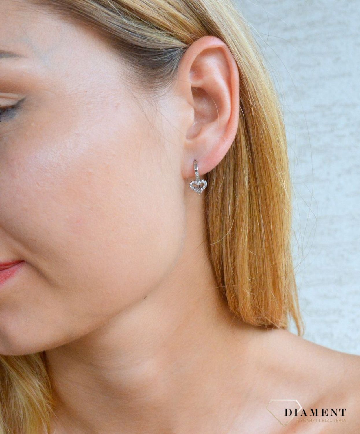 Kolczyki srebrne Serduszka z cyrkonią DIA-KLC-10002-925. Kolczyki srebrne dla dziewczynki. Prezent dla córki. Delikatna biżuteria. Kolczyki z wygodnym zapięciem angielskim ..jpg