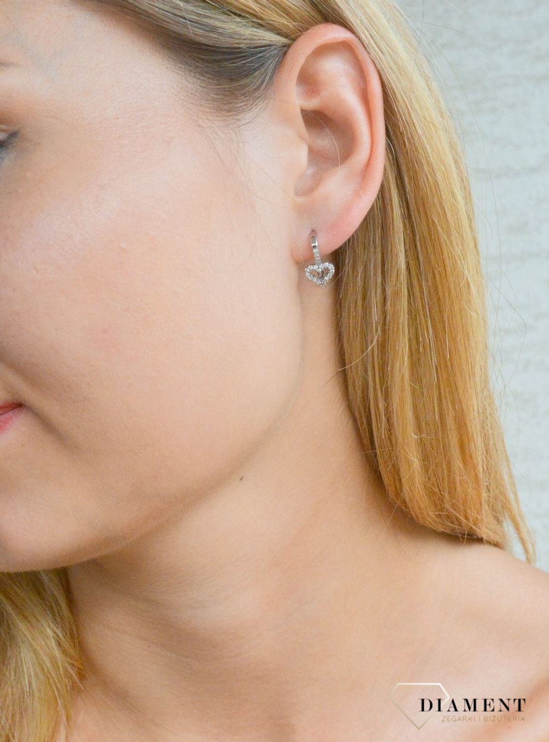 Kolczyki srebrne Serduszka z cyrkonią DIA-KLC-10002-925. Kolczyki srebrne dla dziewczynki. Prezent dla córki. Delikatna biżuteria. Kolczyki z wygodnym zapięciem angielskim ..jpg