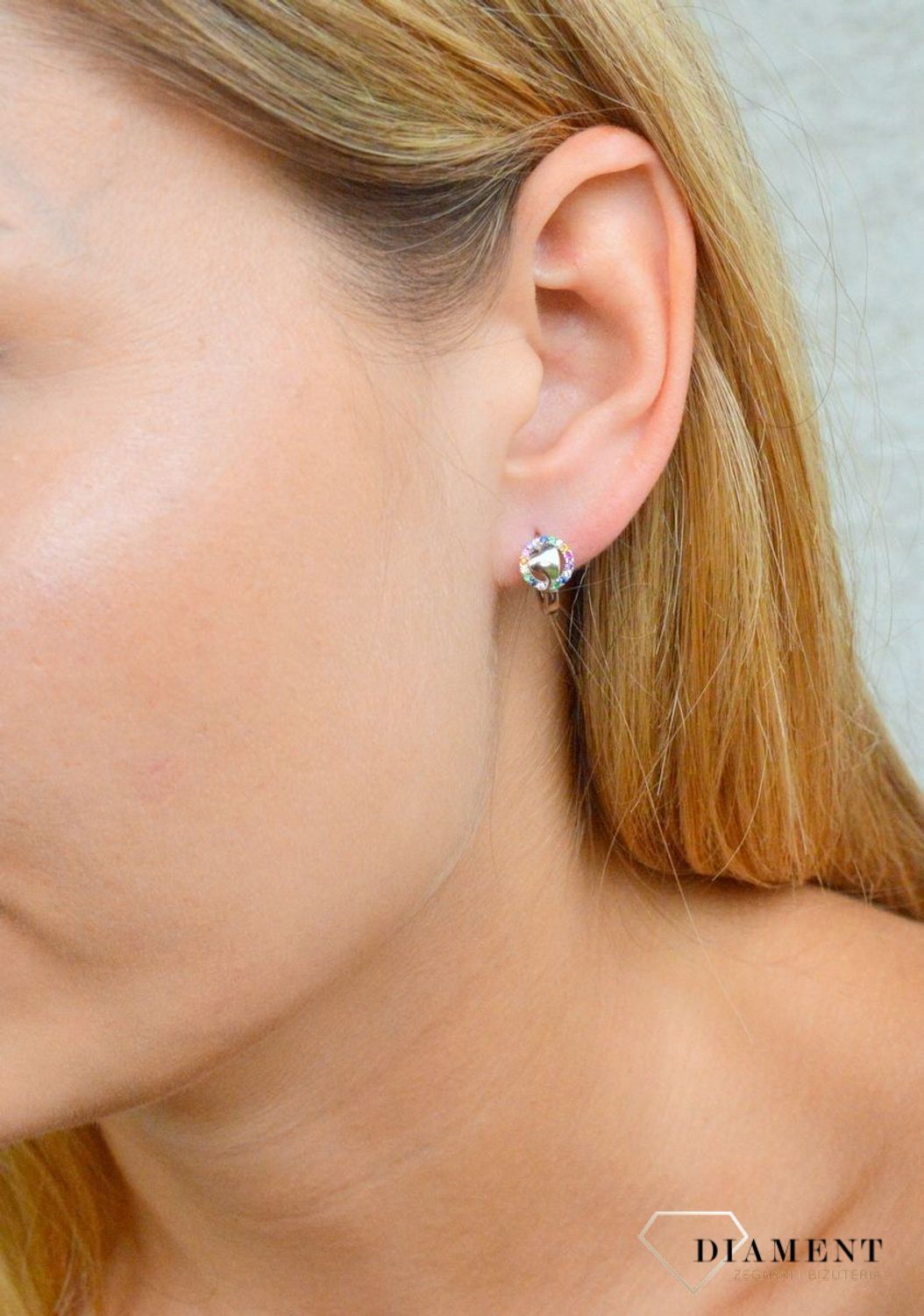 Kolczyki srebrne Serduszka kolorowe cyrkonie DIA-KLC-10004-925. Kolczyki srebrne dla dziewczynki. Prezent dla córki. Delikatna biżuteria. Kolczyki z wygodnym zapięciem na zatrzask..jpg