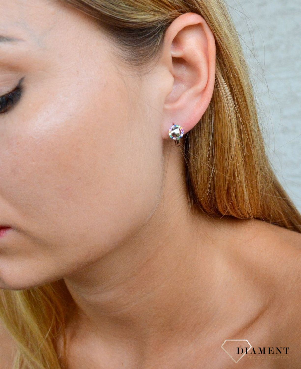 Kolczyki srebrne Serduszka kolorowe cyrkonie DIA-KLC-10004-925. Kolczyki srebrne dla dziewczynki. Prezent dla córki. Delikatna biżuteria. Kolczyki z wygodnym zapięciem na zatrzask..jpg