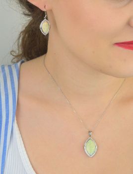 Srebrne kolczyki damskie 925 wiszące z białym opalem oraz cyrkonią DIA-KLC-10086-925. Srebrne kolczyki dla kobiety. Pomysł na prezent dla kobiety. Białe kolczyki. Kolorowe kolczyki na lato z opalem. Kolczyki opal (1).JPG