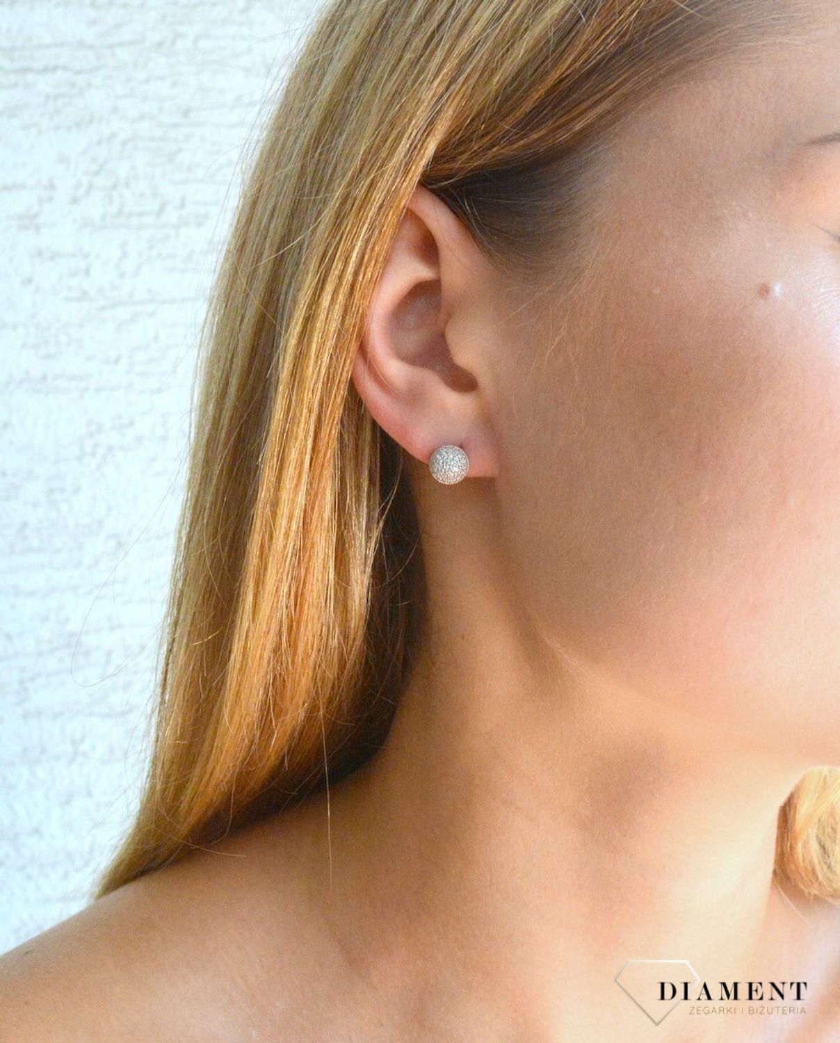 Srebrne kolczyki damskie wkrętki ozdobione drobnymi cyrkoniami DIA-KLC-10108-925. Srebrne kolczyki damskie. Srebrne kolczyki wkrętki. Srebrne kolczyki damskie z cyrkoniami. Kolczyki srebrne na prezent..jpg