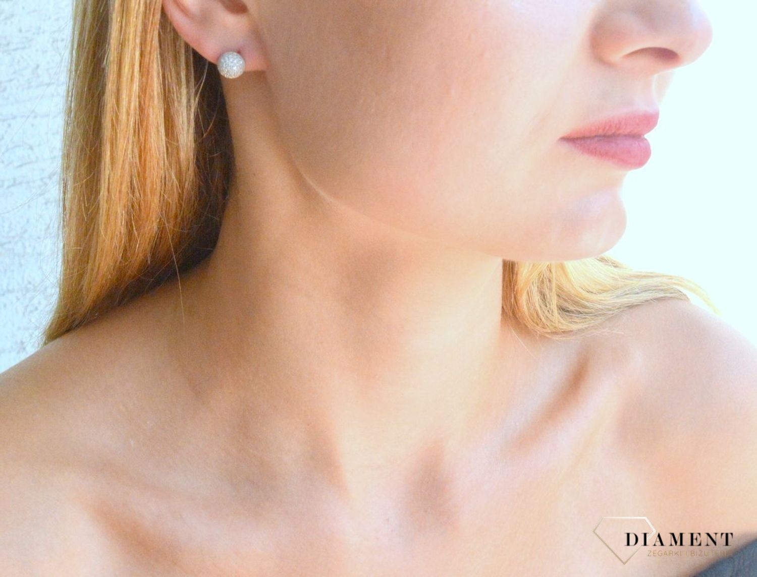 Srebrne kolczyki damskie wkrętki ozdobione drobnymi cyrkoniami DIA-KLC-10108-925. Srebrne kolczyki damskie. Srebrne kolczyki wkrętki. Srebrne kolczyki damskie z cyrkoniami. Kolczyki srebrne na prezent..jpg