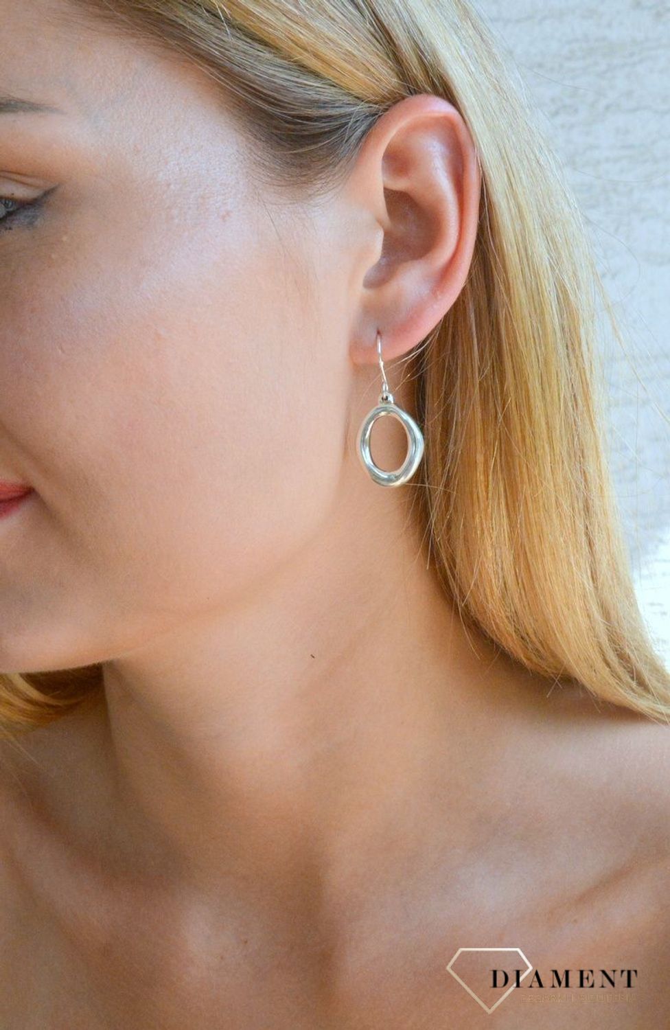 Srebrne kolczyki damskie 925 wiszące długie owale DIA-KLC-10109-925. Srebrne kolczyki wiszące. Srebrna biżuteria na prezent. Owalne kolczyki. Pomysł na prezent. Oryginalne kolczyki. Delikatna biżuteria. Długie kolczyki..jpg