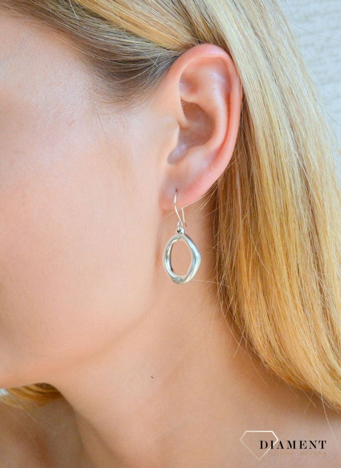 Srebrne kolczyki damskie 925 wiszące długie owale DIA-KLC-10109-925. Srebrne kolczyki wiszące. Srebrna biżuteria na prezent. Owalne kolczyki. Pomysł na prezent. Oryginalne kolczyki. Delikatna biżuteria. Długie kolczyki..jpg