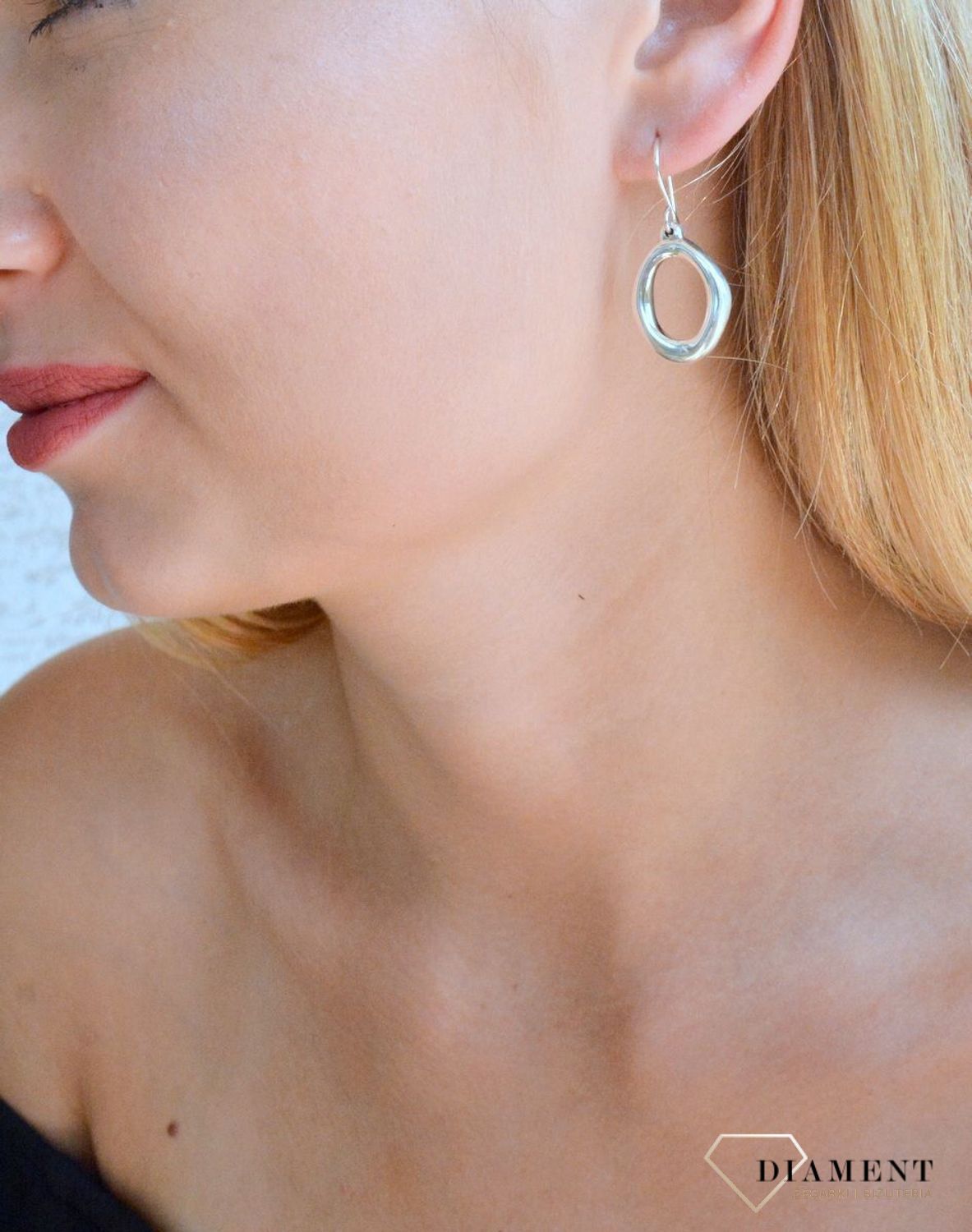 Srebrne kolczyki damskie 925 wiszące długie owale DIA-KLC-10109-925. Srebrne kolczyki wiszące. Srebrna biżuteria na prezent. Owalne kolczyki. Pomysł na prezent. Oryginalne kolczyki. Delikatna biżuteria. Długie kolczyki..jpg