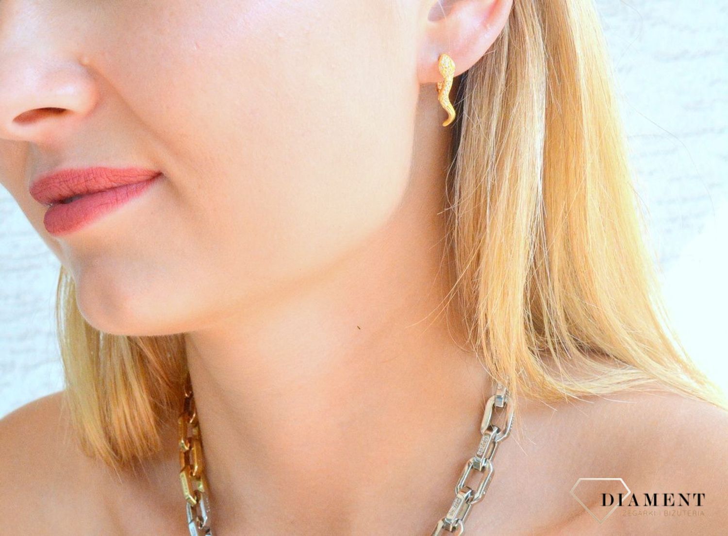 Srebrne kolczyki 925 pozłacane żmijki DIA-KLC-10126ZŁ-925. Srebrne kolczyki damskie idealne na prezent. Kolczyki damskie pozłacane. Kolczyki damskie z zapięciem angielskim w pozłoceniu. Kolczyki srebrne damskie żmijki..jpg