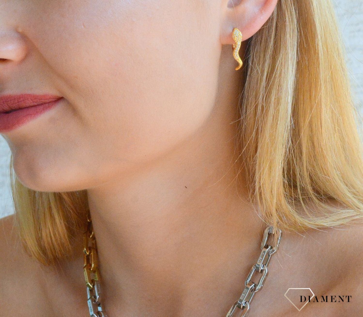 Srebrne kolczyki 925 pozłacane żmijki DIA-KLC-10126ZŁ-925. Srebrne kolczyki damskie idealne na prezent. Kolczyki damskie pozłacane. Kolczyki damskie z zapięciem angielskim w pozłoceniu. Kolczyki srebrne damskie żmijki..jpg