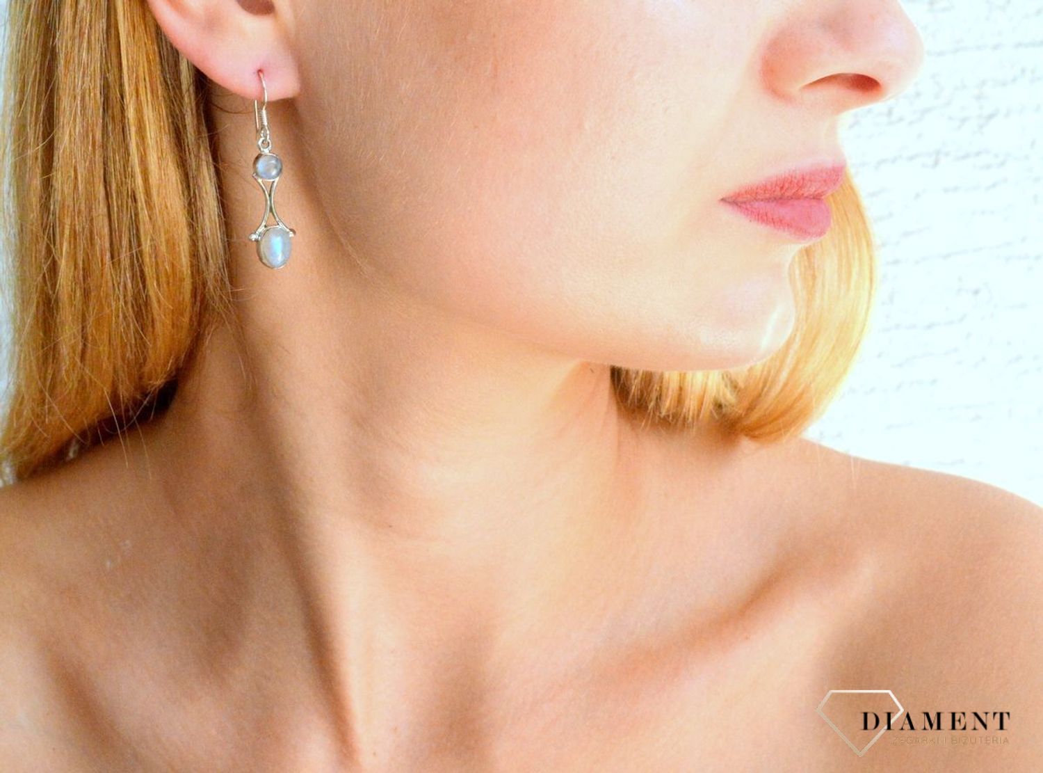 Srebrne kolczyki 925 wiszące łezki z kamieniem księżycowym DIA-KLC-10131-925. Srebrne kolczyki damskie idealne na prezent dla kobiety. Srebrne kolczyki wiszące. Srebrne kolczyki z kamieniem. Srebrne kolczyki z kamieniem księży.jpg