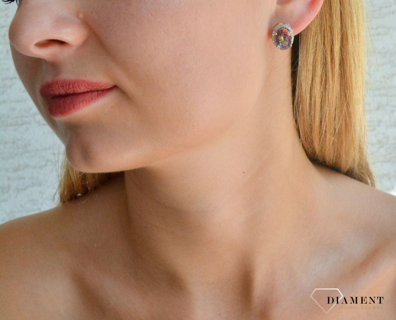 Kolczyki srebrne damskie na sztyft z kolorową cyrkonią owalne DIA-KLC-10132-925. Srebrne kolczyki 925 wkrętki owalne z dużą cyrkonią. Srebrne kolczyki z mieniącą się cyrkonią. Biżuteria srebrna damska..jpg
