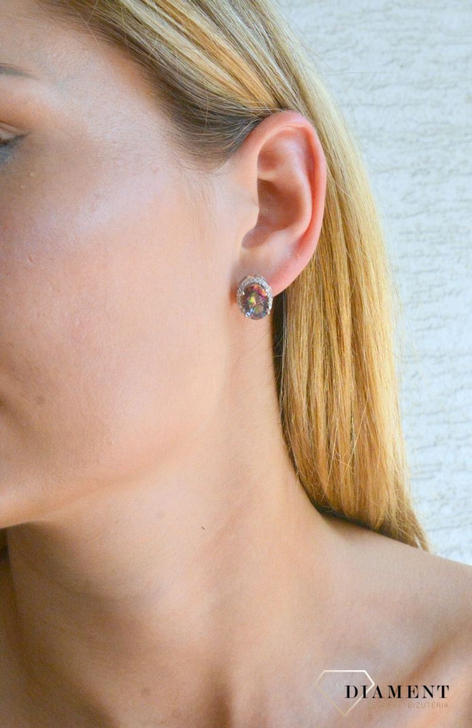 Kolczyki srebrne damskie na sztyft z kolorową cyrkonią owalne DIA-KLC-10132-925. Srebrne kolczyki 925 wkrętki owalne z dużą cyrkonią. Srebrne kolczyki z mieniącą się cyrkonią. Biżuteria srebrna damska..jpg