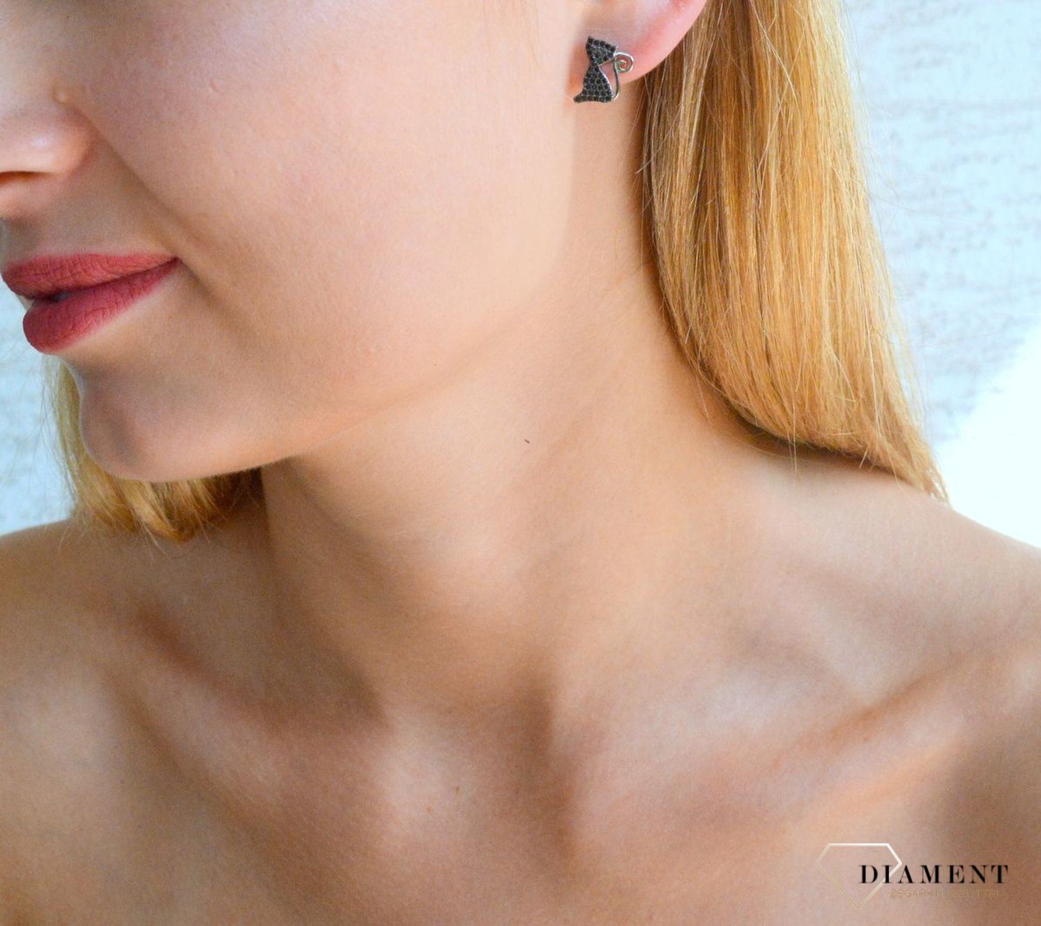 Kolczyki srebrne damskie na sztyft kotki z czarną cyrkonią DIA-KLC-10157-925. Srebrne kolczyki 925 kotki z czarną cyrkonią. Delikatne srebrne kolczyki modny wzór z cyrkonią. Biżuteria srebrna damska..jpg