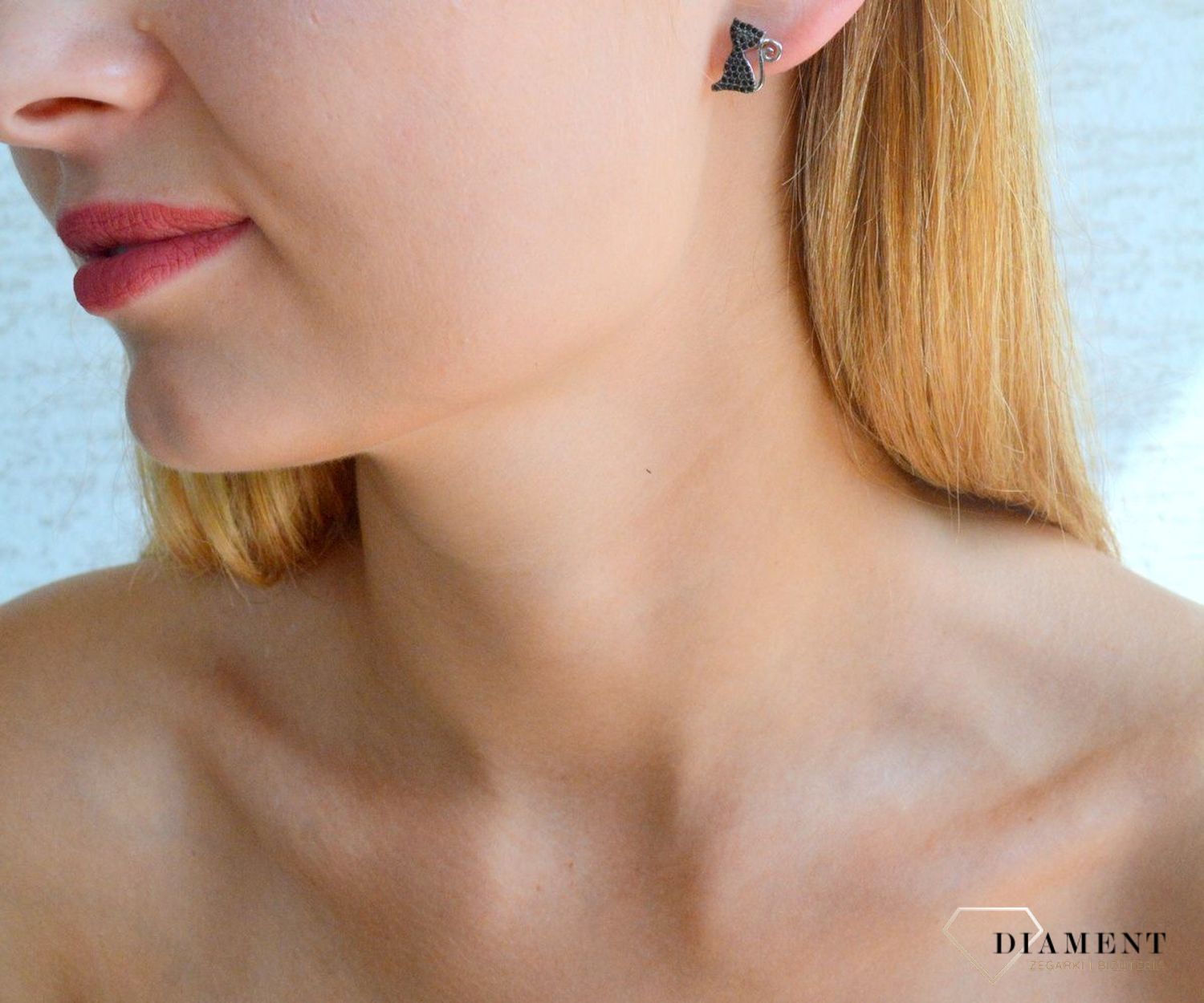 Kolczyki srebrne damskie na sztyft kotki z czarną cyrkonią DIA-KLC-10157-925. Srebrne kolczyki 925 kotki z czarną cyrkonią. Delikatne srebrne kolczyki modny wzór z cyrkonią. Biżuteria srebrna damska..jpg