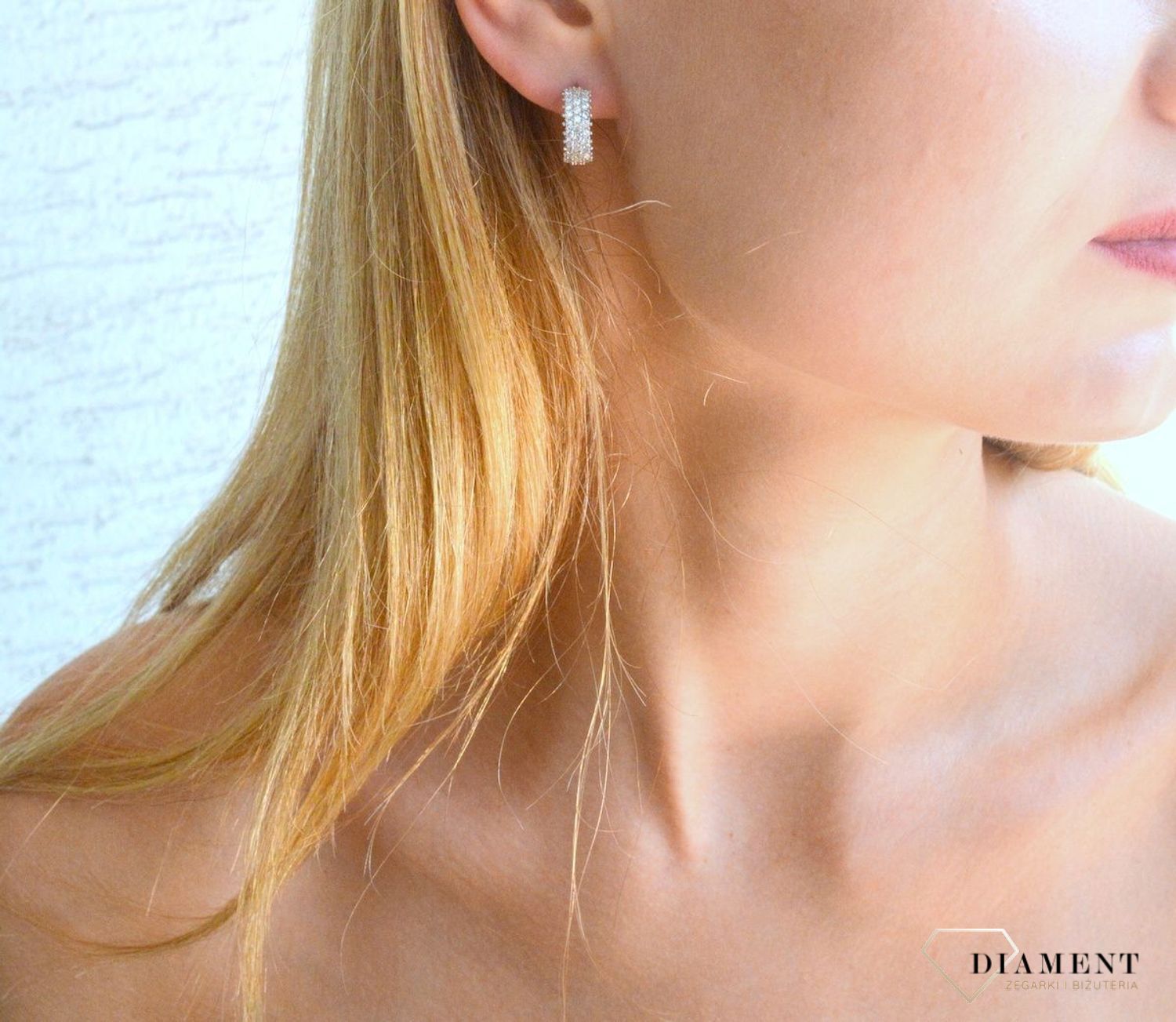 Kolczyki srebrne okrągłe bogato zdobione cyrkoniami DIA-KLC-10158-925. Srebrne kolczyki wkrętki. Srebrne kolczyki z cyrkoniami. Kolczyki srebrne idealna na prezent dla kobiety (2).jpg