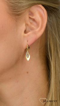 Złote kolczyki 585 wiszące łezki z białym złotem DIA-KLC-1016-585 💎 Złote kolczyki w formie wiszącej łezki, jedna z nich została wykonana z białego złota 💎 (2).JPG