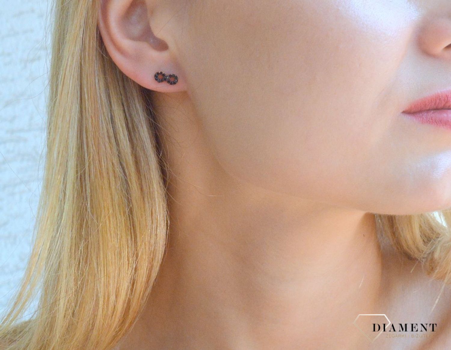 Srebrne kolczyki damskie na sztyft z czarną cyrkonią znak nieskończoności DIA-KLC-10170-925.jpg