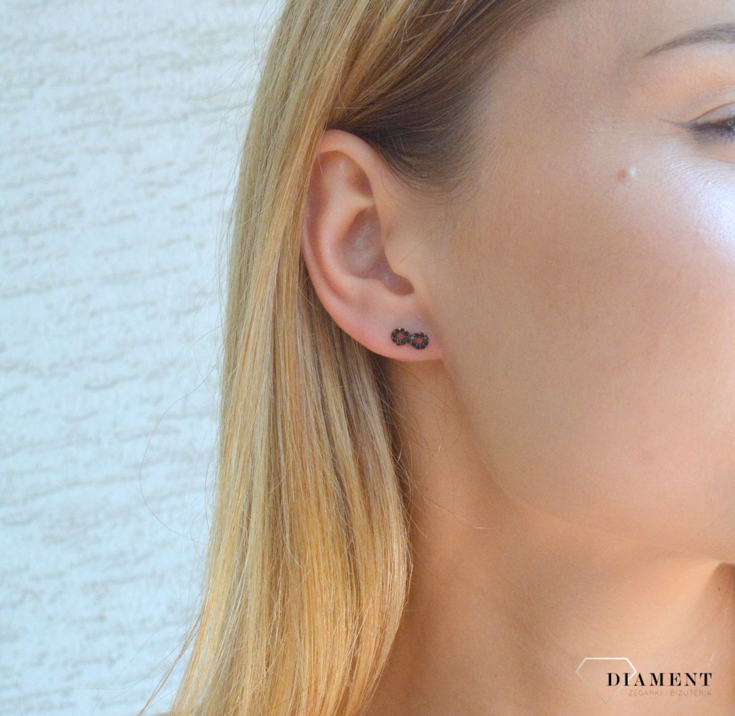 Srebrne kolczyki damskie na sztyft z czarną cyrkonią znak nieskończoności DIA-KLC-10170-925.jpg