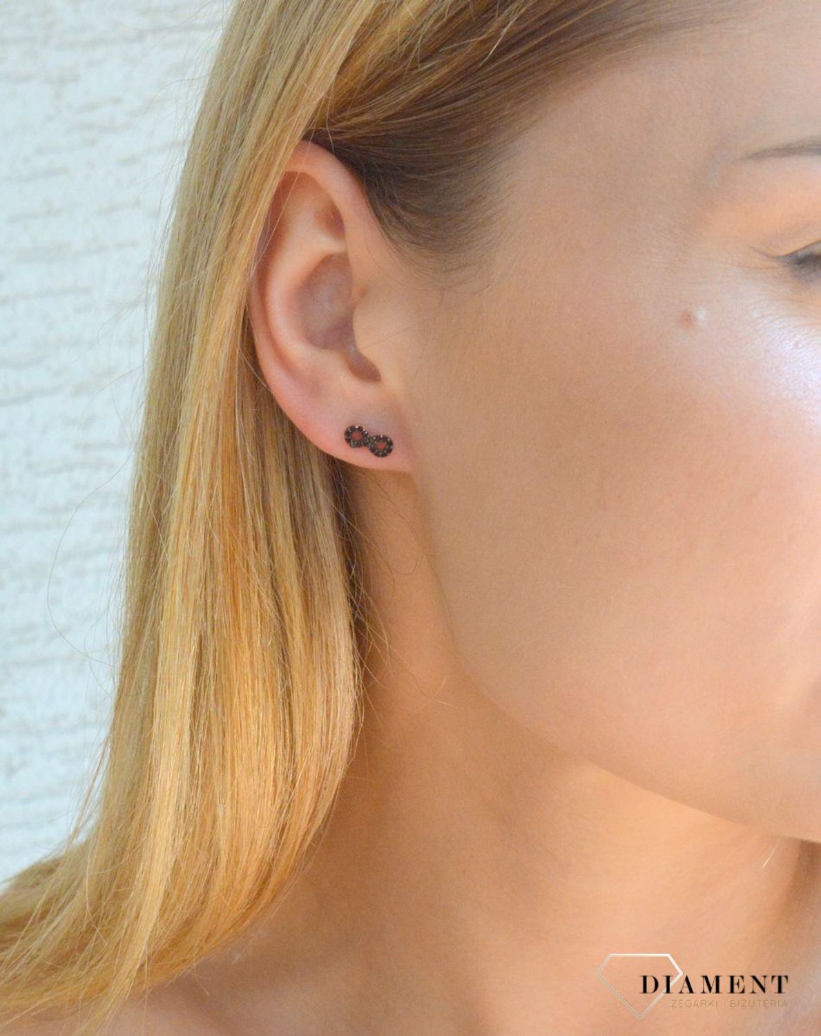 Srebrne kolczyki damskie na sztyft z czarną cyrkonią znak nieskończoności DIA-KLC-10170-925.jpg