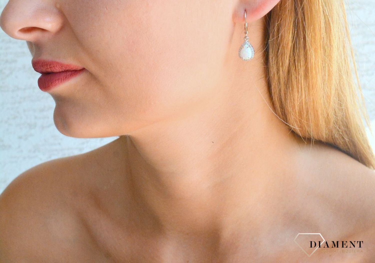 Srebrne kolczyki 925 wiszące łezki z opalem i cyrkoniami DIA-KLC-10172-925. Srebrne kolczyki damskie idealne na prezent dla kobiety. Srebrne kolczyki wiszące. Srebrne kolczyki z kamieniem. Srebrne kolczyki z opalem..jpg