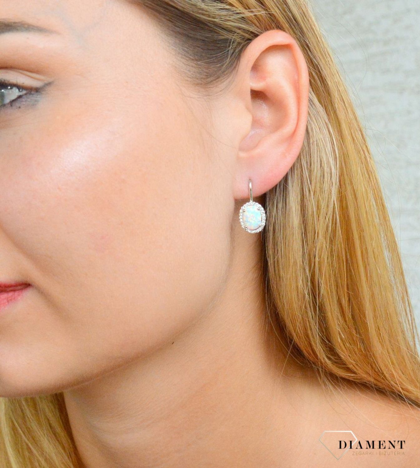 Srebrne kolczyki 925 wiszące owalne opale DIA-KLC-10176-925. Srebrne kolczyki damskie idealne na prezent dla kobiety. Srebrne kolczyki wiszące. Srebrne kolczyki z kamieniem. Srebrne kolczyki z opalem..jpg