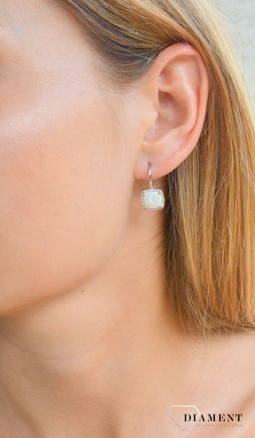 Srebrne kolczyki 925 wiszące kwadraty z opalem i cyrkoniami DIA-KLC-10180-925. Srebrne kolczyki damskie idealne na prezent dla kobiety. Srebrne kolczyki wiszące. Srebrne kolczyki z kamieniem. Srebrne kolczyki z opalem..jpg