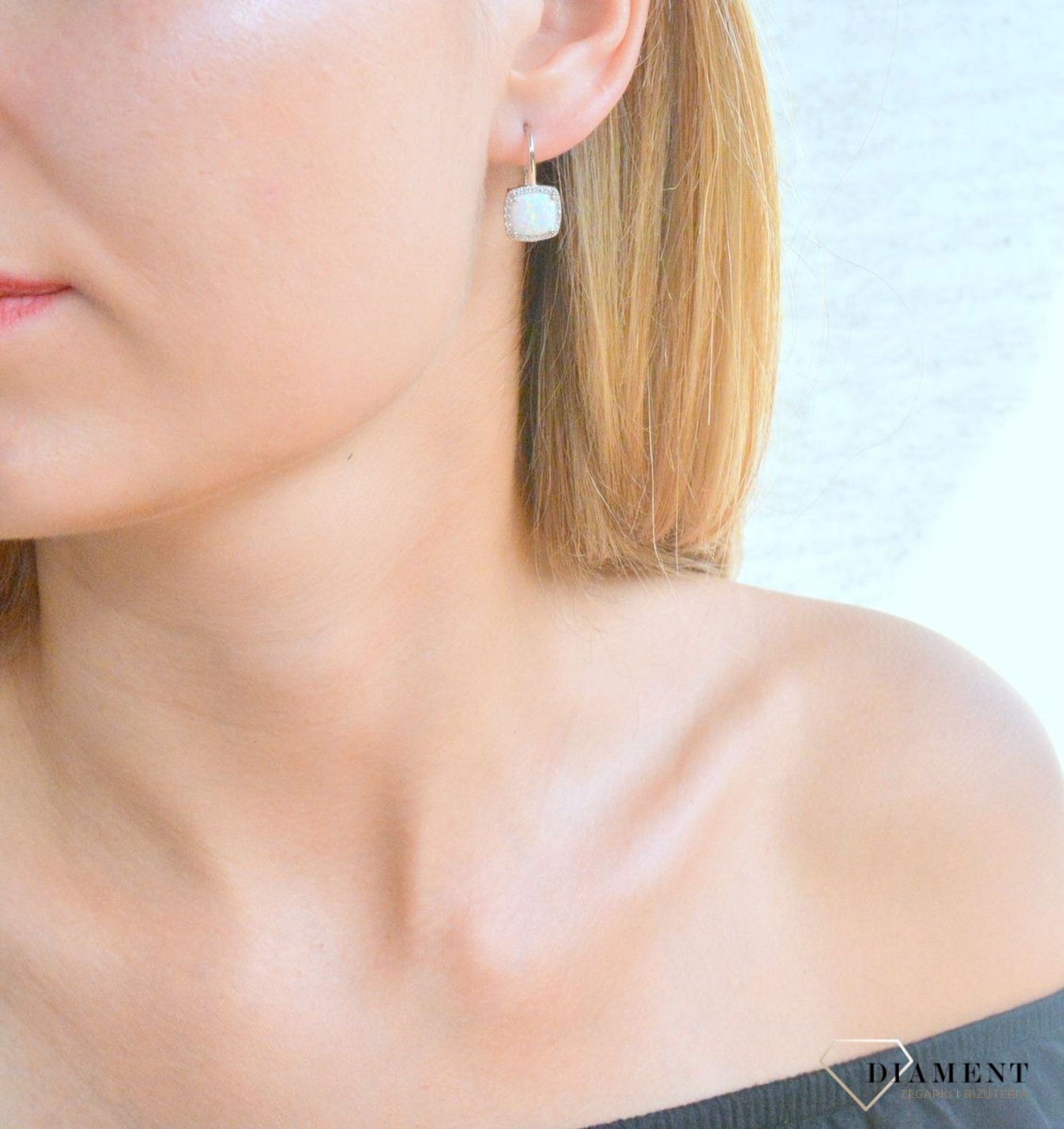 Srebrne kolczyki 925 wiszące kwadraty z opalem i cyrkoniami DIA-KLC-10180-925. Srebrne kolczyki damskie idealne na prezent dla kobiety. Srebrne kolczyki wiszące. Srebrne kolczyki z kamieniem. Srebrne kolczyki z opalem..jpg