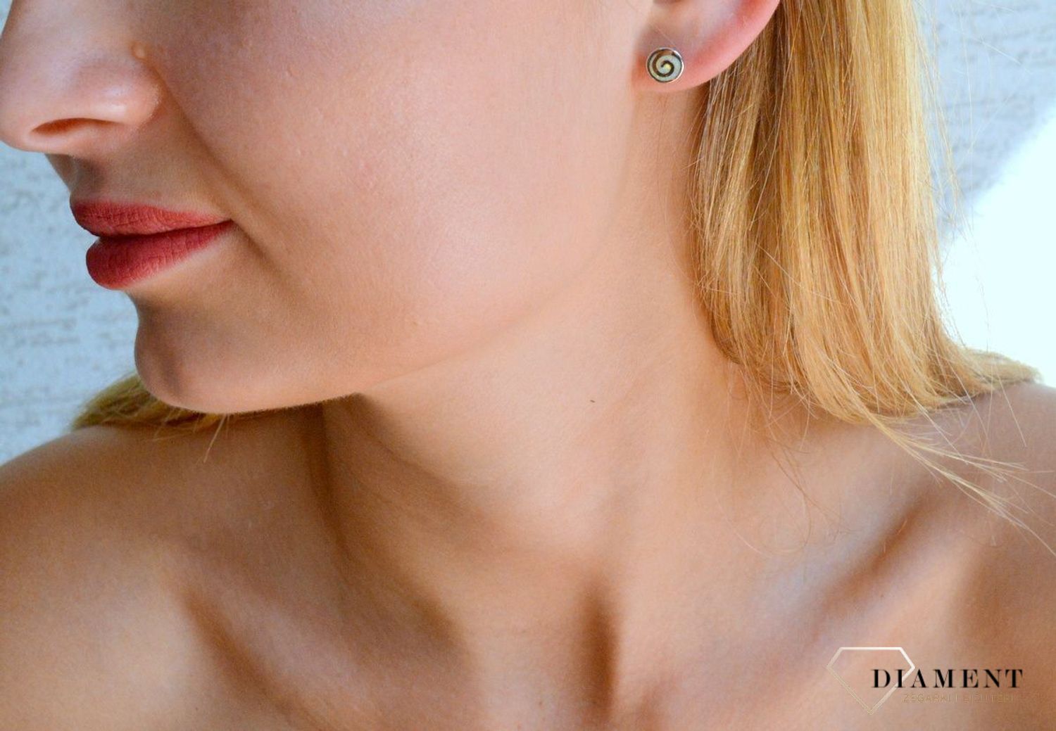 Srebrne kolczyki damskie na sztyft białe opale w formie spiralki DIA-KLC-10182-925.jpg