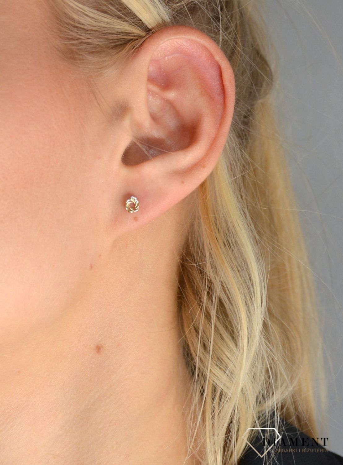 Złote kolczyki 585 na sztyft z cyrkonią DIA-KLC-1025-585.jpg