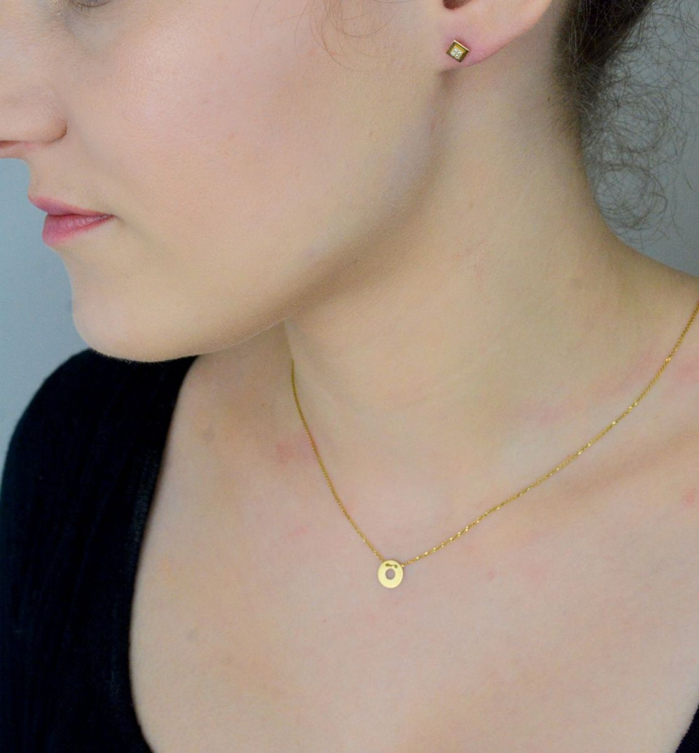 Kolczyki złote kwadraciki z cyrkoniami 585 DIA-KLC-1026-585 Złote kolczyki 585 kwadraciki. Te oryginalne kolczyki ze złota, kształtem elementu ozdobnego przypominają 1.jpg