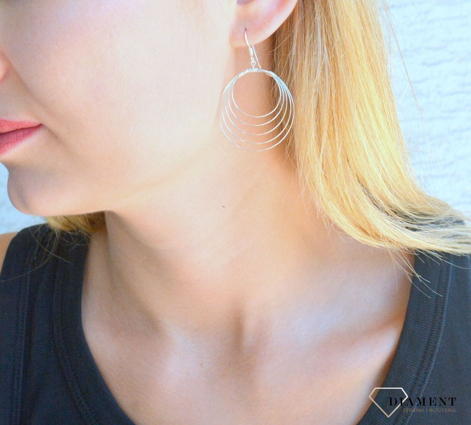 Srebrne kolczyki damskie 925 lekkie wiszące kółka DIA-KLC-10268-925. Srebrne kolczyki damskie. Srebrne kolczyki koła. Srebrne koła klasyczne. Srebrne klasyczne kolczyki gładkie koła. Srebrne kolczyki koła idealna na prezent..jpg